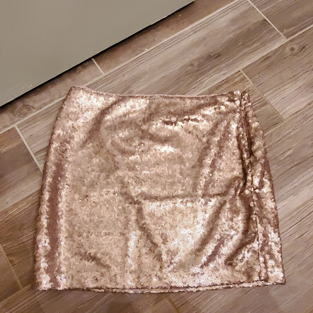 Gold sequin gap skirt.
